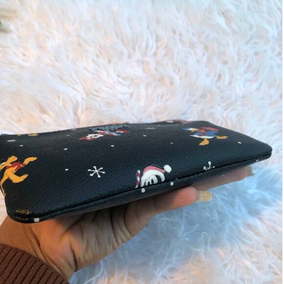 New 🎀 COACH Disney Corner Zip Wristlet With Holiday Print - Picture 6 of 7